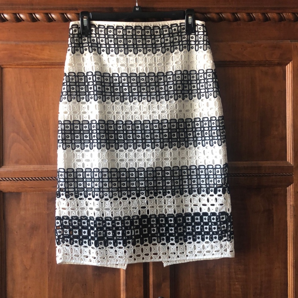 Banana Republic black and ivory eyelet skirt